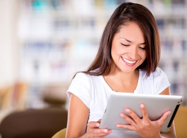 Reader captivated by rich content blog